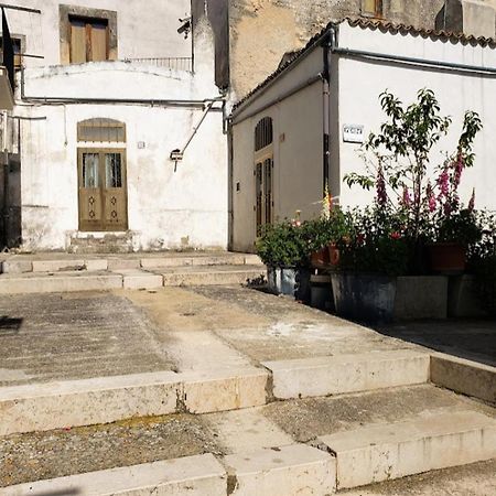 فيلا Casa Rione Medievale Monte SantʼAngelo المظهر الخارجي الصورة