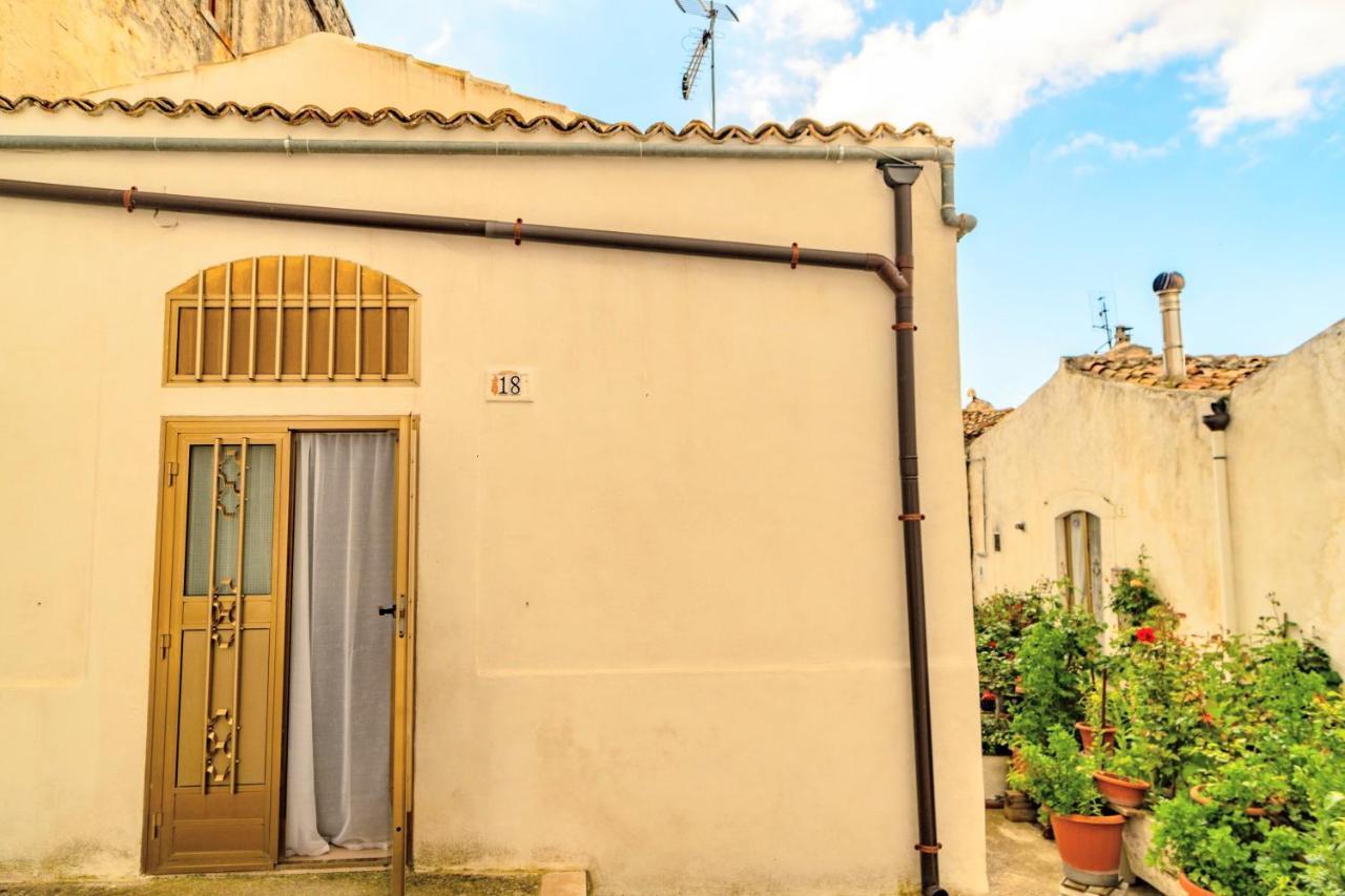 فيلا Casa Rione Medievale Monte SantʼAngelo المظهر الخارجي الصورة